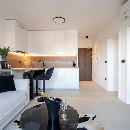 Bellamare Brand New *