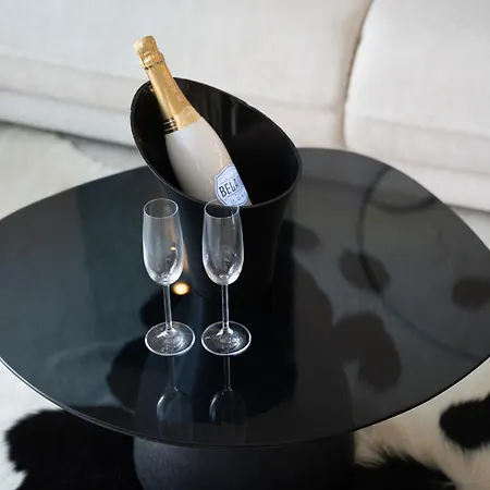 Bellamare Brand New Апартаменти *