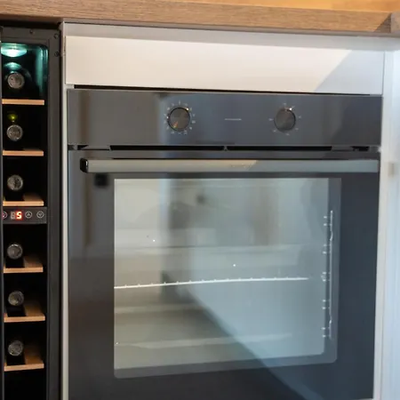 Bellamare Brand New Апартаменти