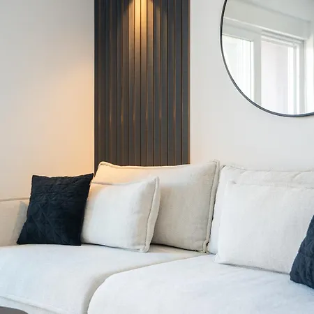 Bellamare Brand New Апартаменти