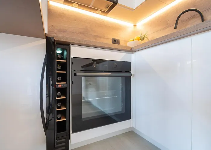 Bellamare Brand New Apartment